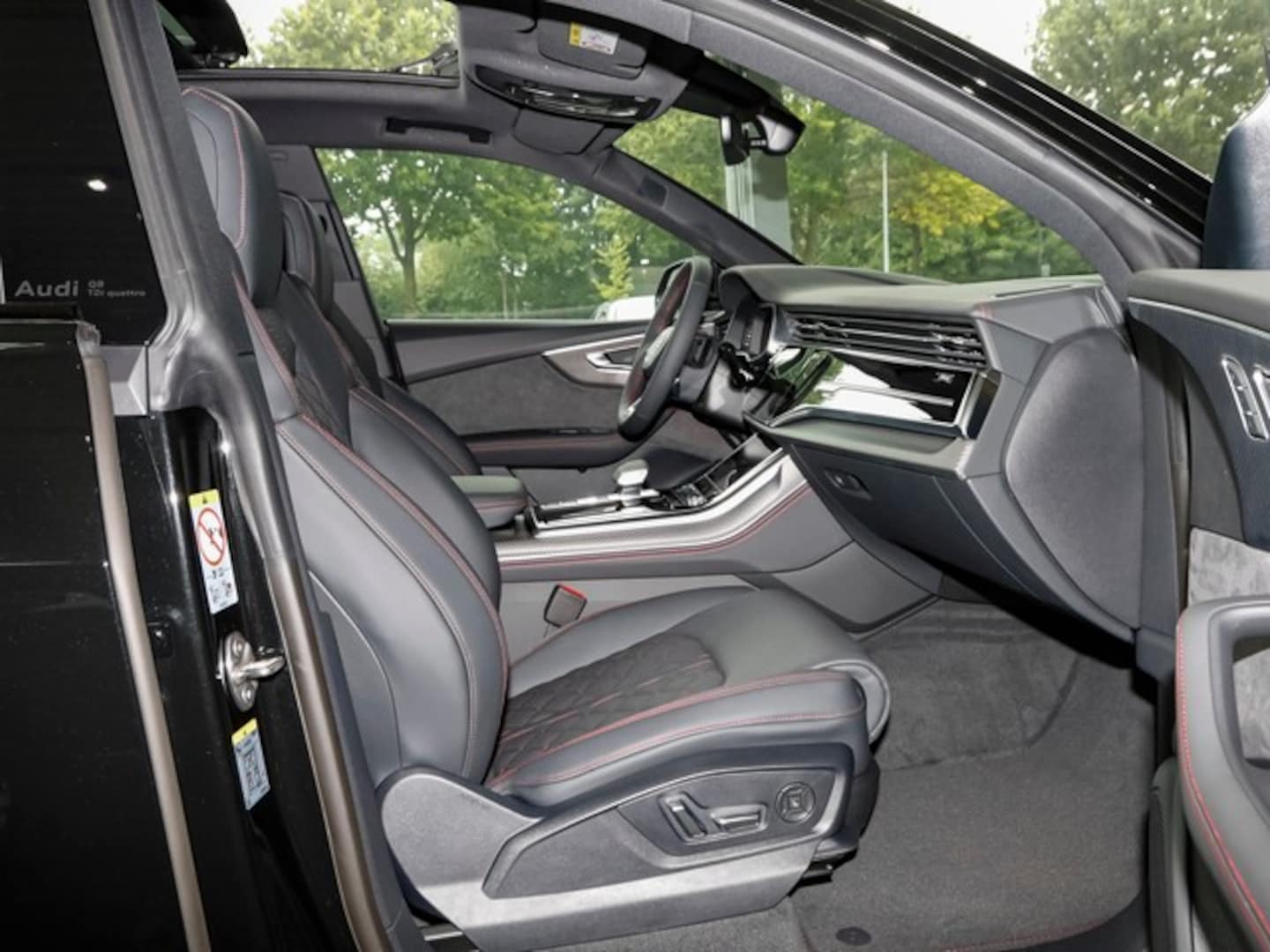 Bild über Audi Q8 SUV S line business TDI quattro 210 kW tiptronic - für weitere Informationen kontaktieren Sie den Audi Partner