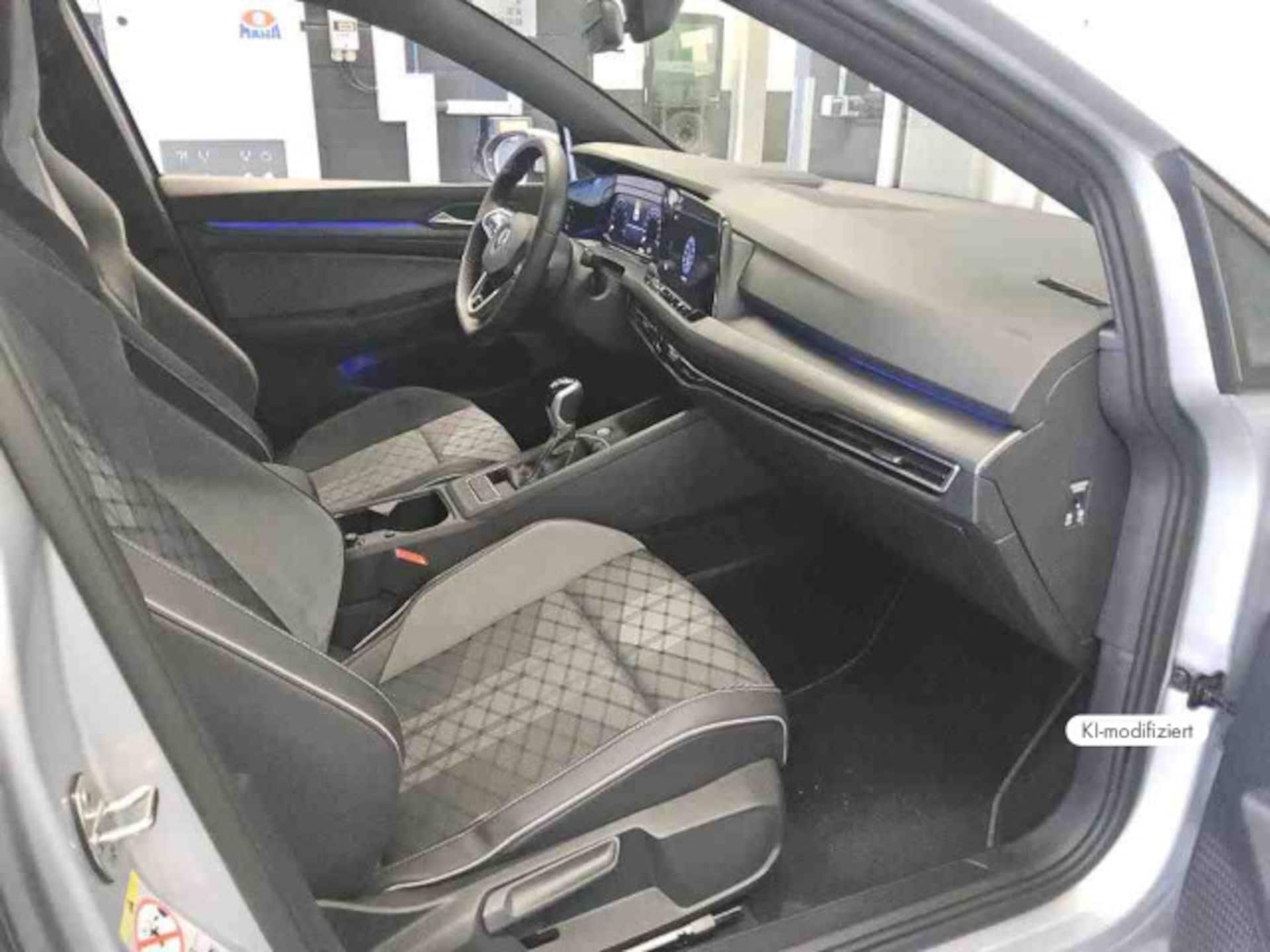 Volkswagen Golf R-Line