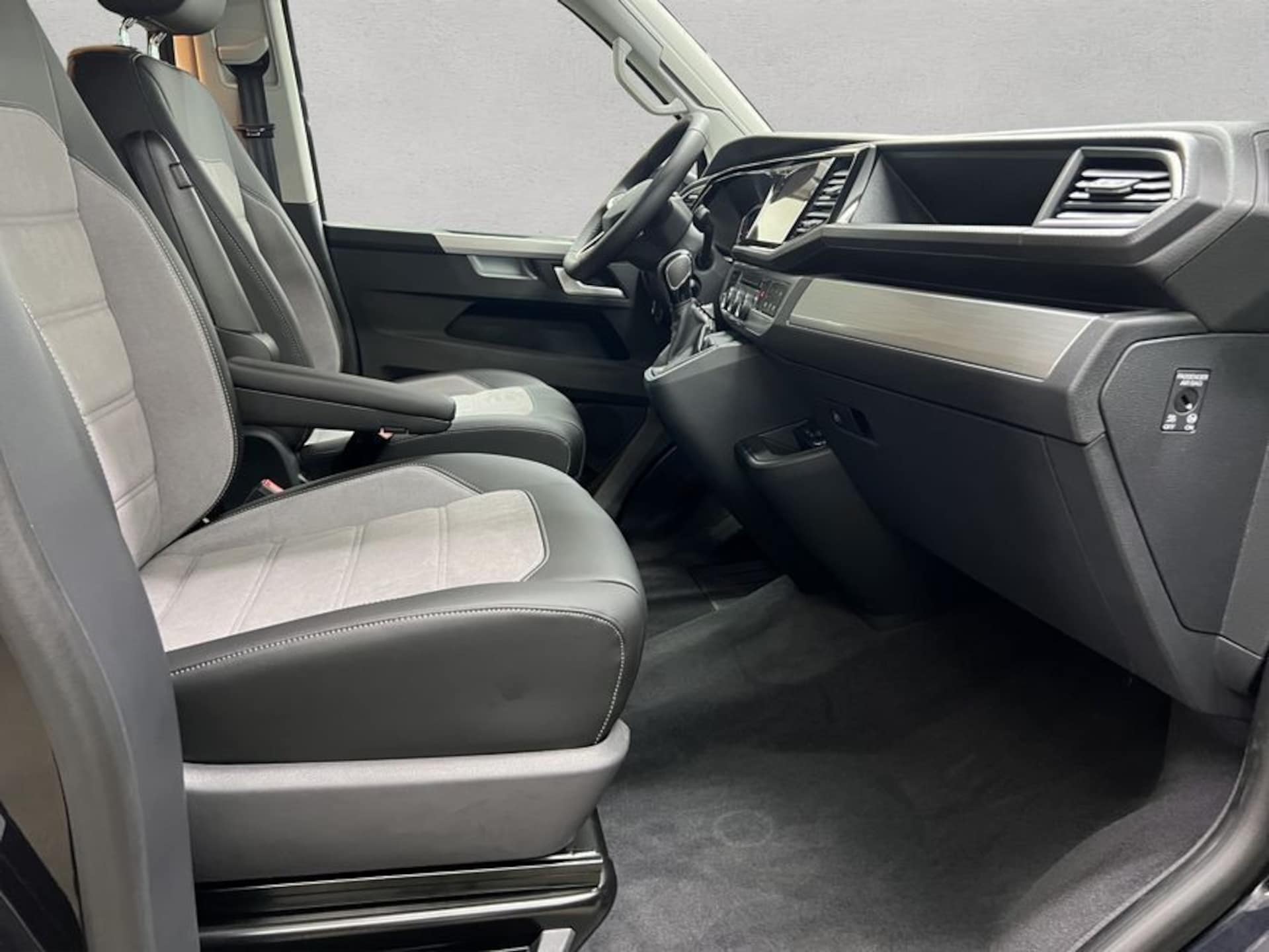 Volkswagen T6.1 California Beach
