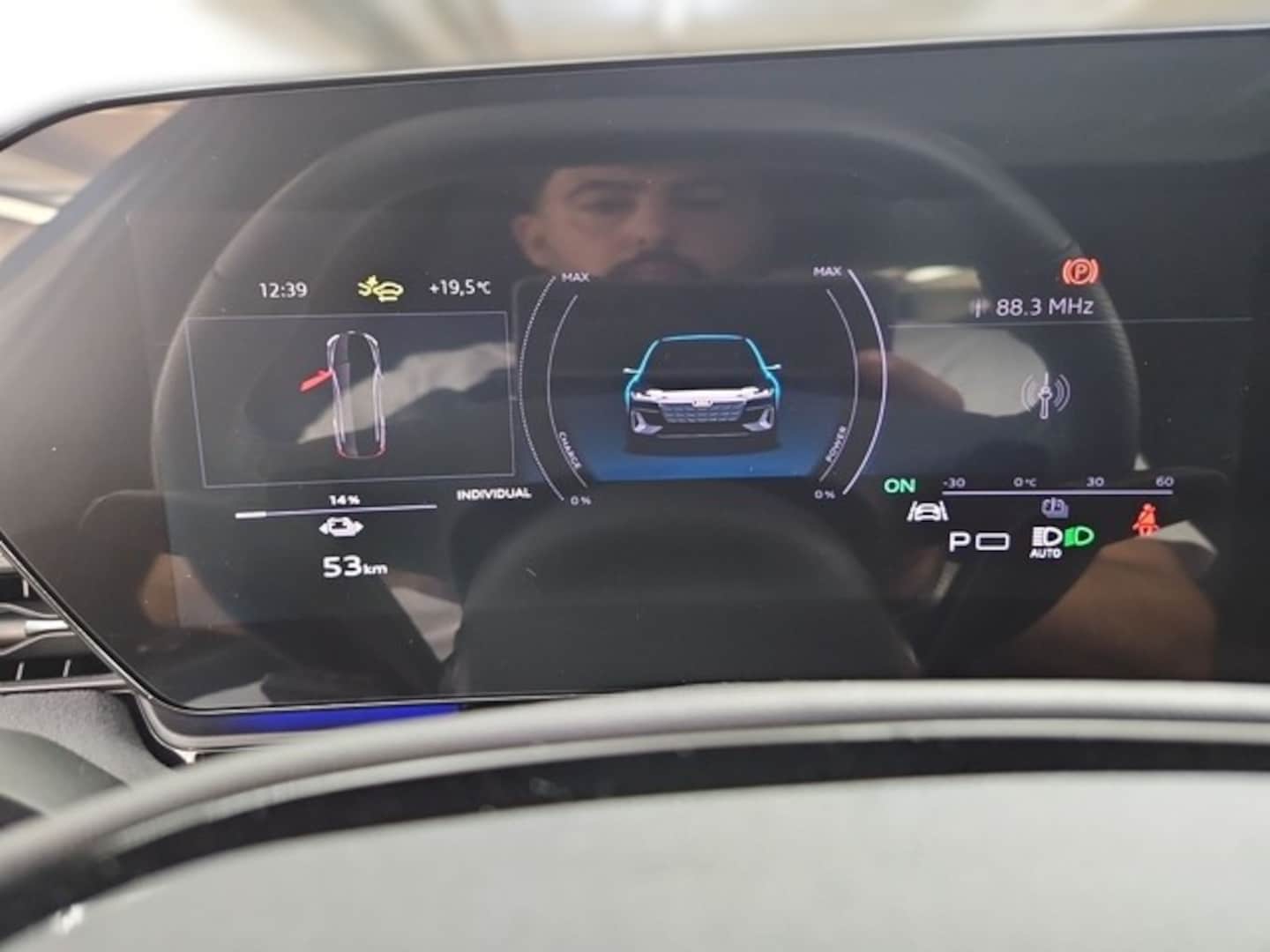 Bild über Audi A6 Avant e-tron e-tron - für weitere Informationen kontaktieren Sie den Audi Partner