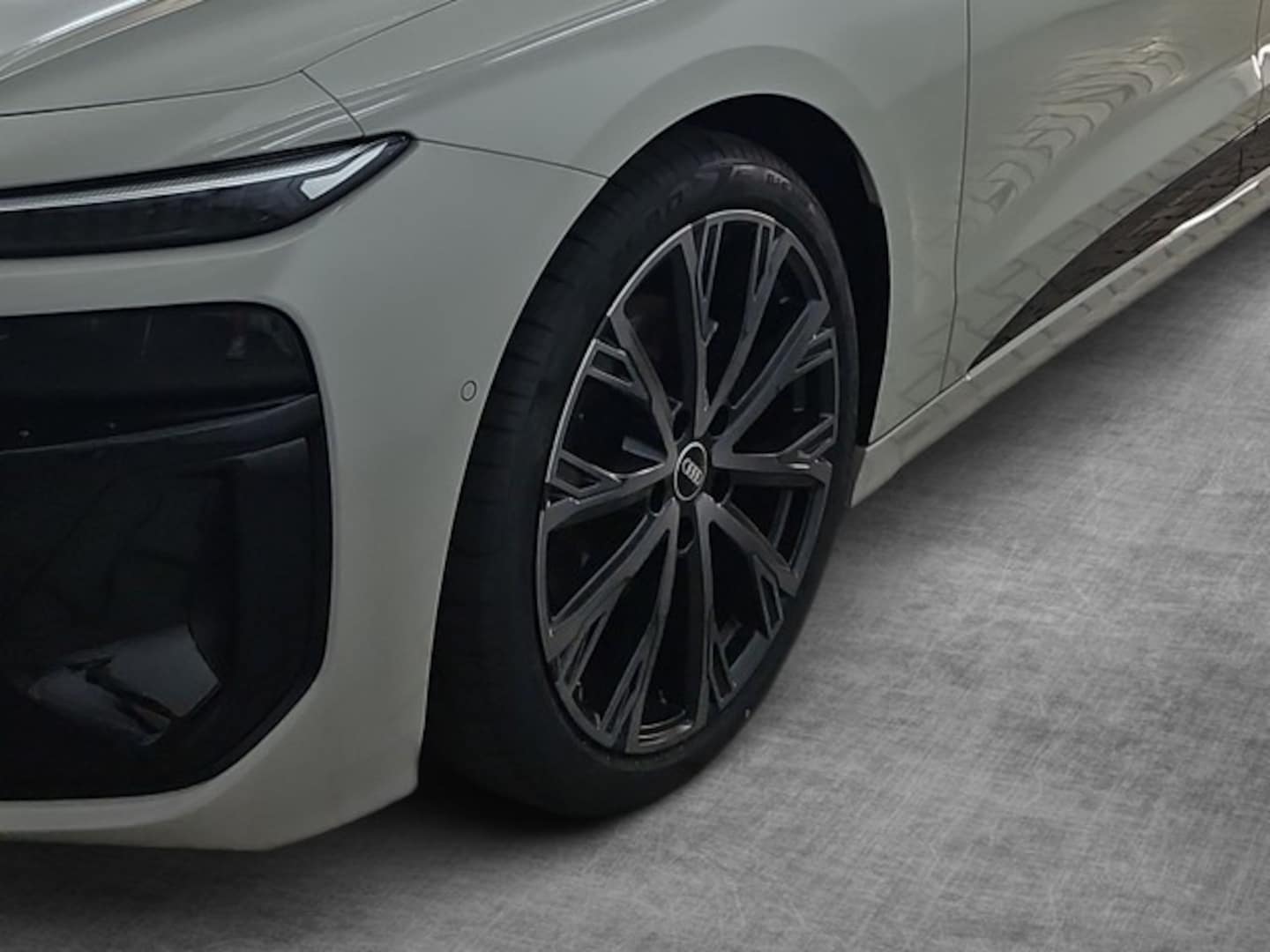 Bild über Audi A6 Avant e-tron e-tron - für weitere Informationen kontaktieren Sie den Audi Partner