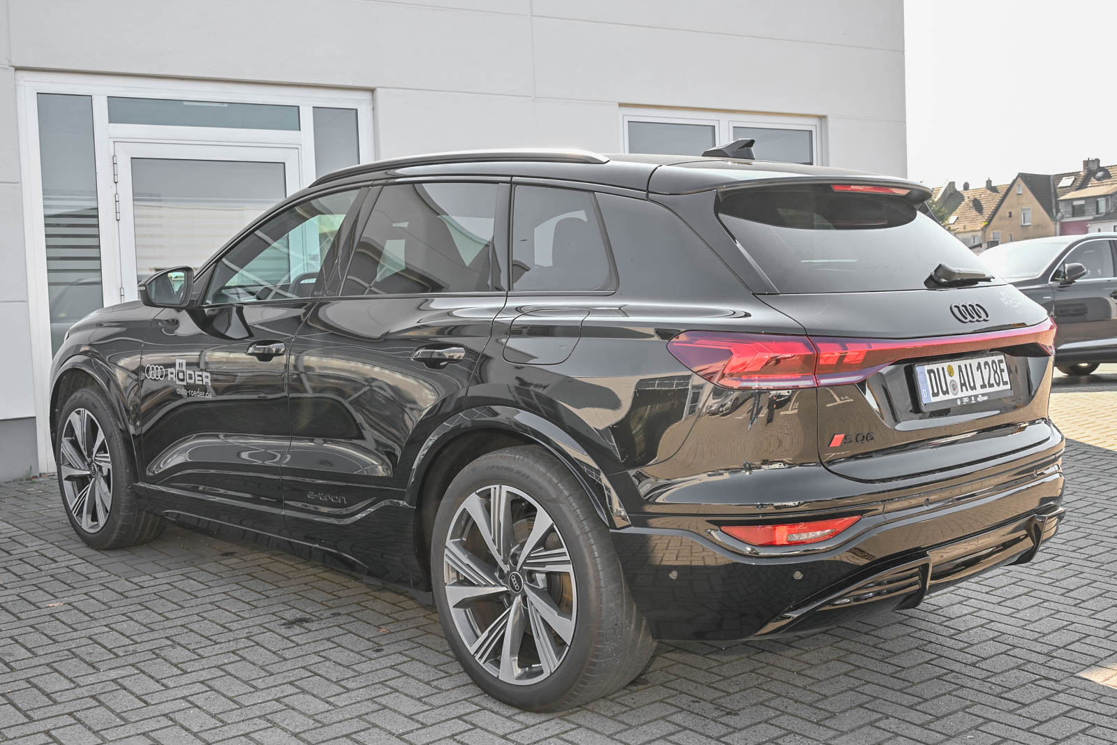 Image about Audi SQ6 SUV e-tron e-tron quattro
