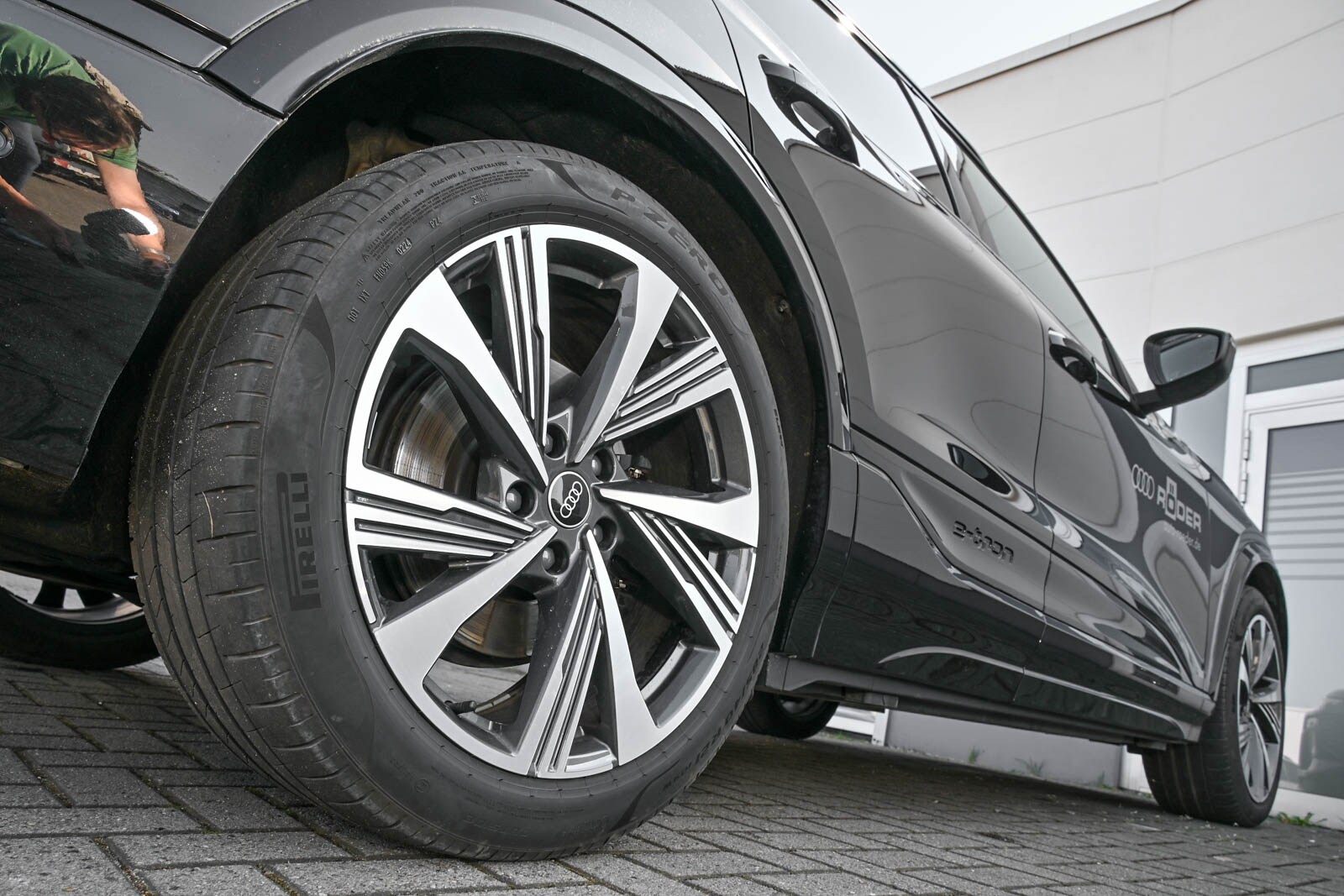 Image about Audi SQ6 SUV e-tron e-tron quattro