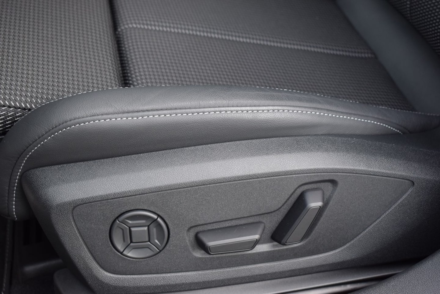 Bild über Audi A3 Sportback S line 35 TFSI S tronic - für weitere Informationen kontaktieren Sie den Audi Partner