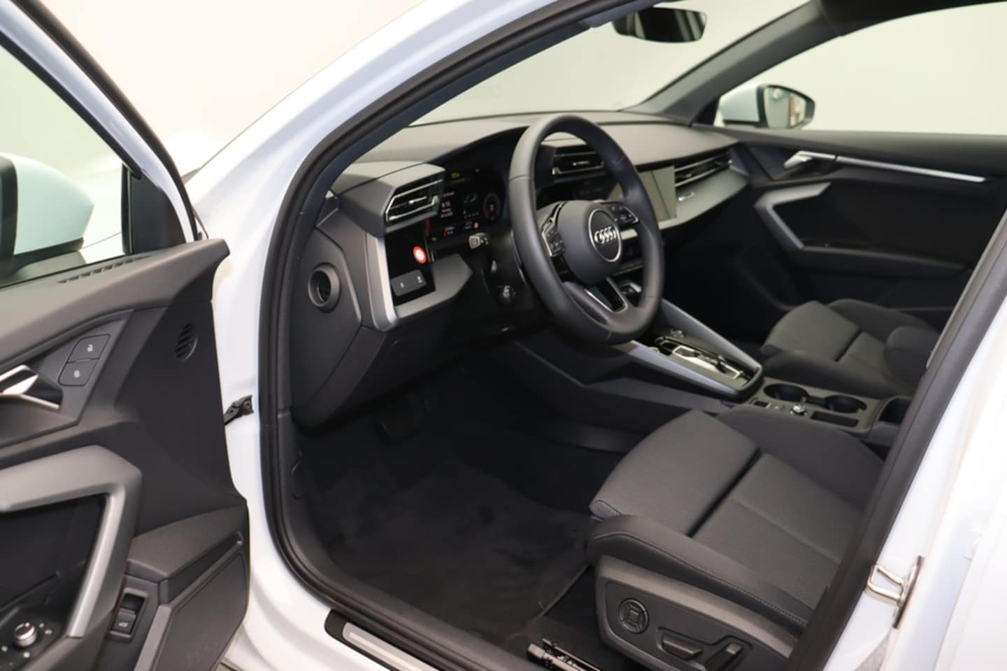 Bild über Audi A3 Sportback S line 35 TDI S tronic - für weitere Informationen kontaktieren Sie den Audi Partner