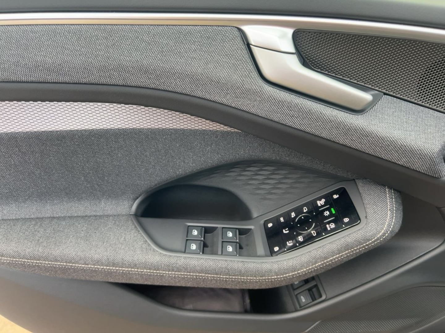 Bild über Audi A6 Avant e-hybrid e-hybrid quattro 220 kW S tronic - für weitere Informationen kontaktieren Sie den Audi Partner