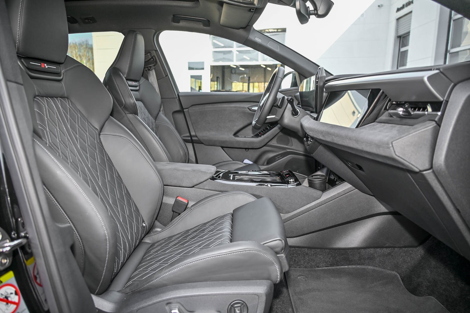 Image about Audi SQ6 SUV e-tron e-tron quattro