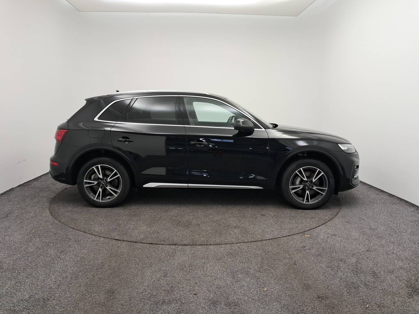 Image about Audi Q5 TFSI e Avus 50 TFSI e quattro 220 kW (299 ch) S tronic