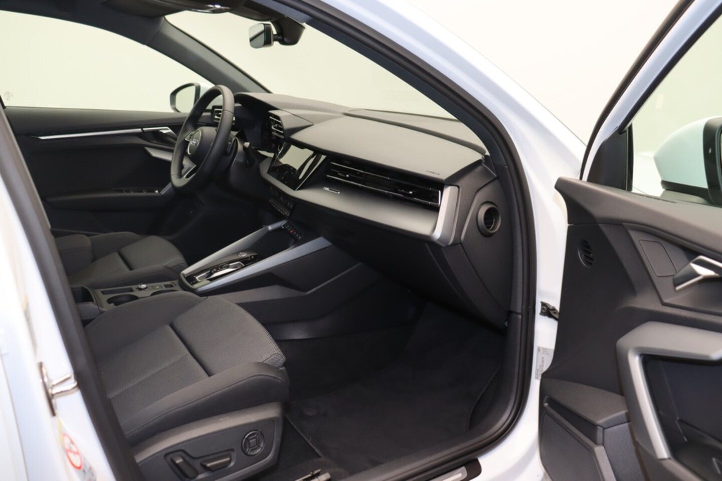 Bild über Audi A3 Sportback S line 35 TDI S tronic - für weitere Informationen kontaktieren Sie den Audi Partner
