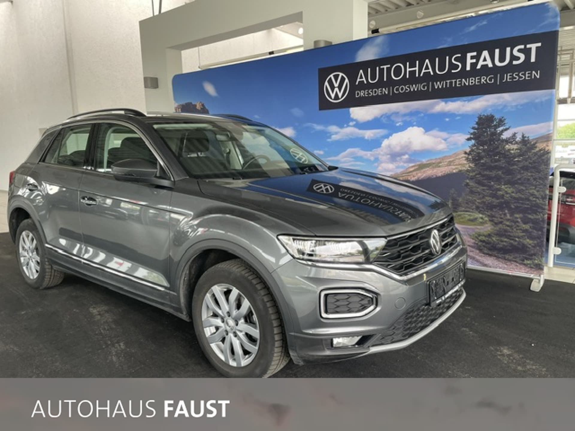 Volkswagen T-Roc — Volkswagen T-Roc T-ROC Style DSG 4M Navi LED AHK Kamera Climatronic