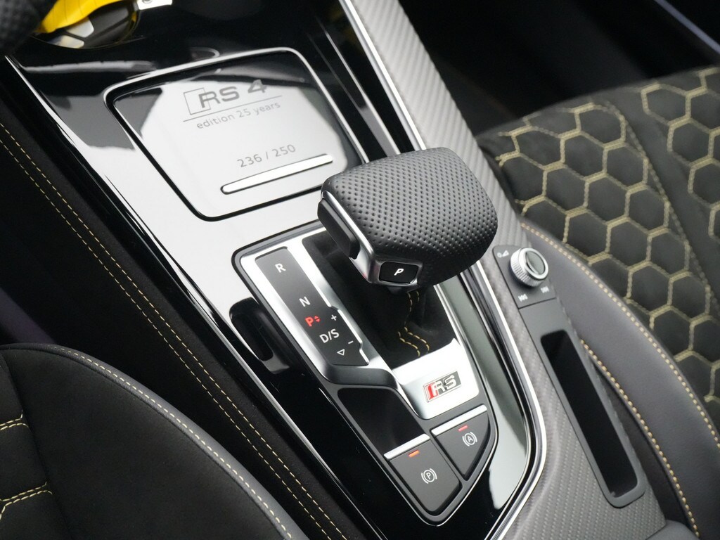Image about Audi RS 4 Avant quattro tiptronic