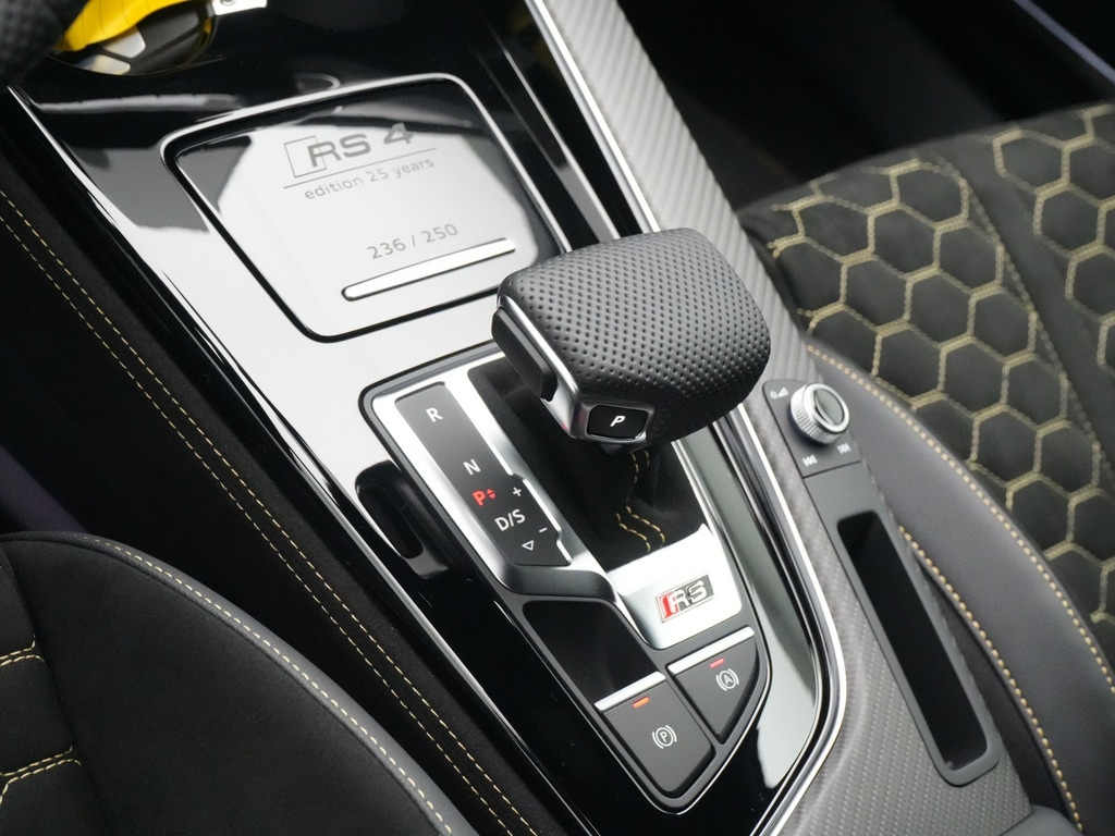 Image about Audi RS 4 Avant quattro tiptronic