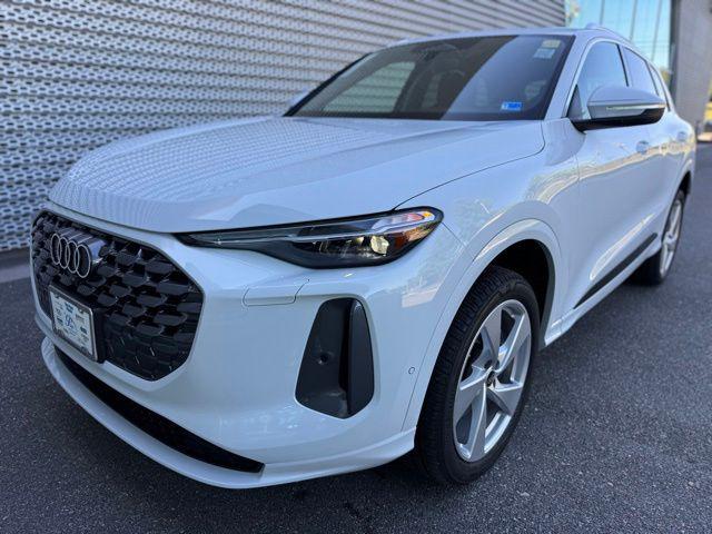 2026 Audi Q5 Premium Plus quattro's photo