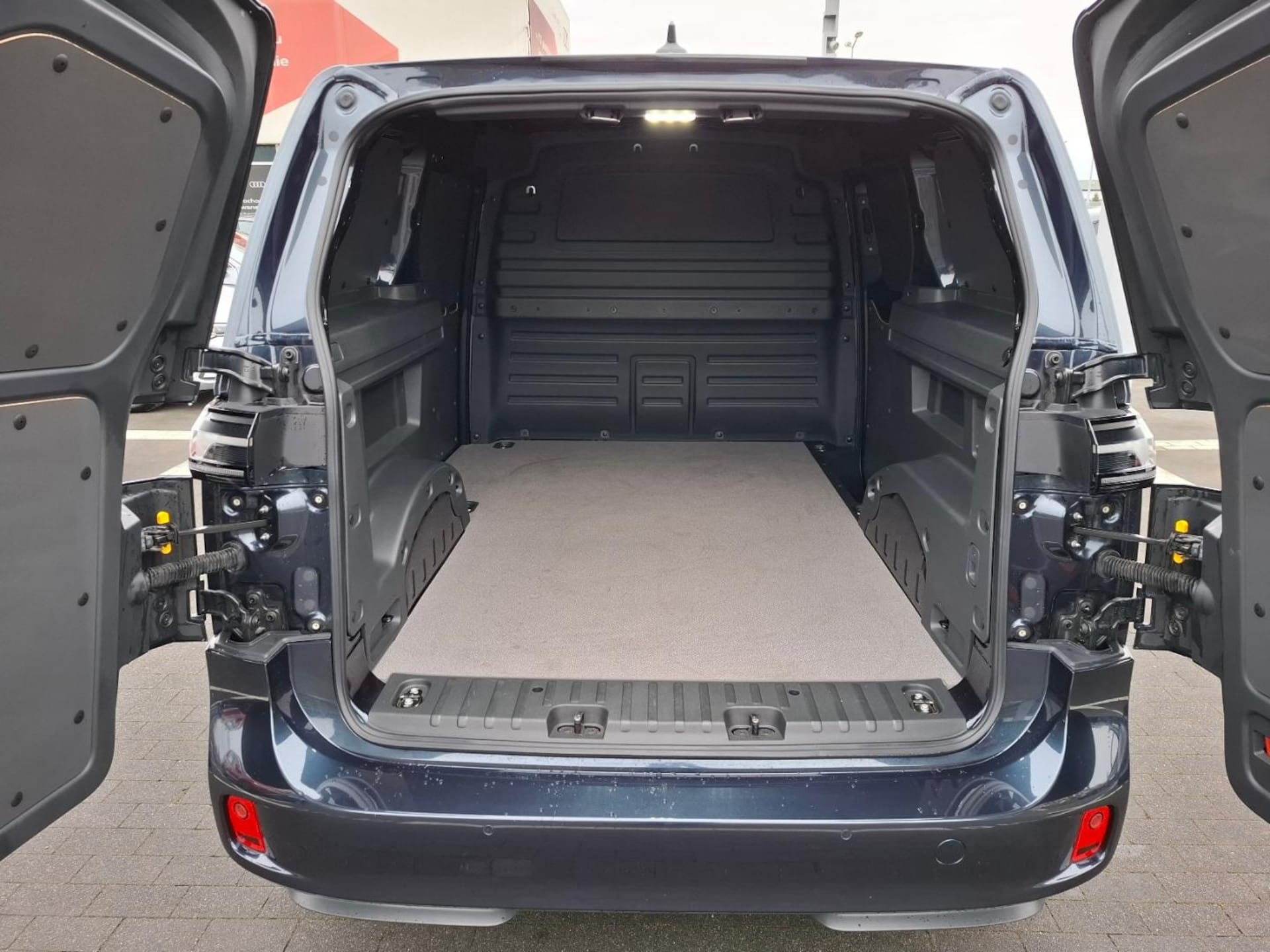 Volkswagen ID. Buzz Cargo Model bazowy