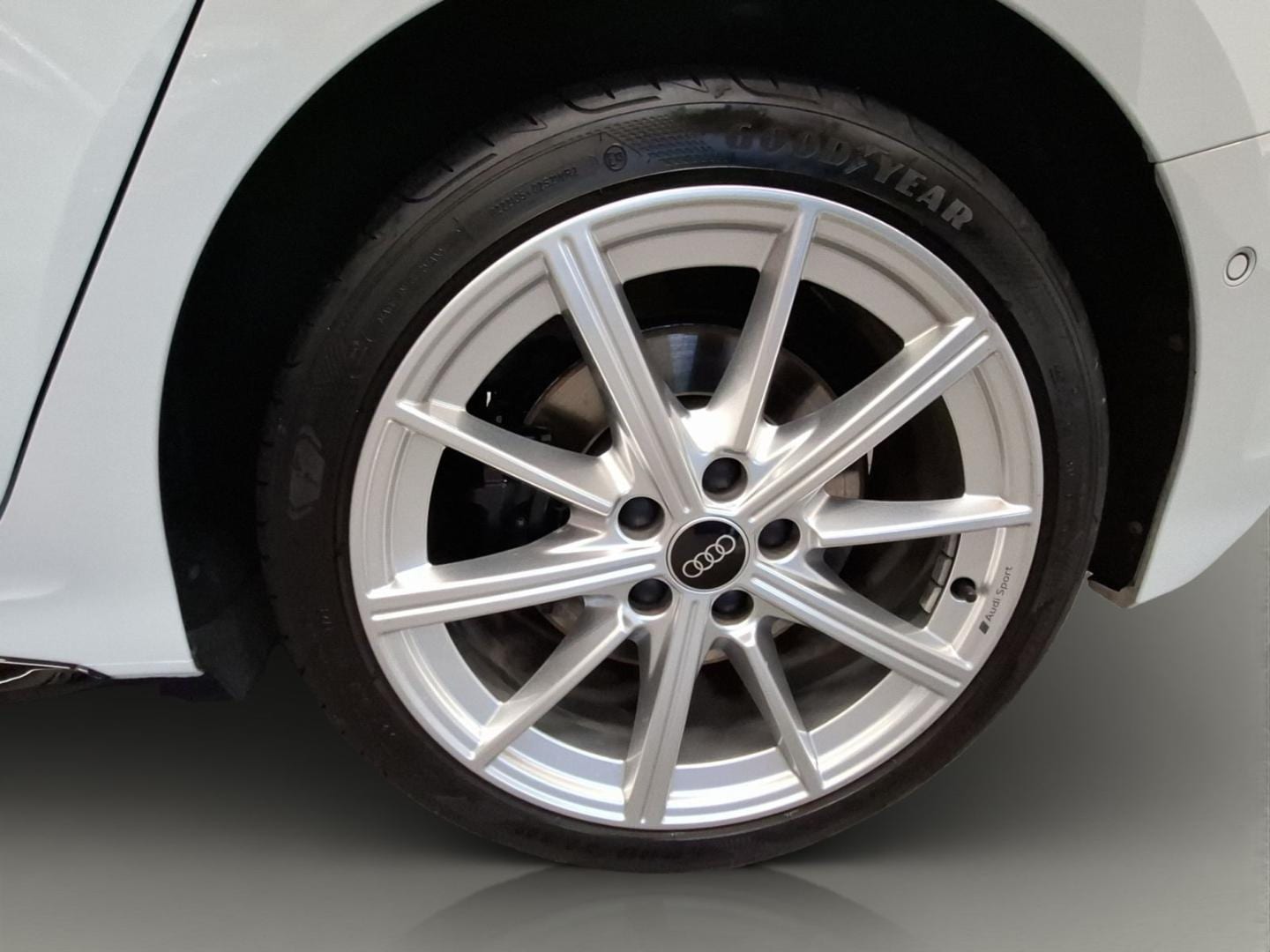 Bild über Audi S3 Sportback TFSI quattro S tronic - für weitere Informationen kontaktieren Sie den Audi Partner