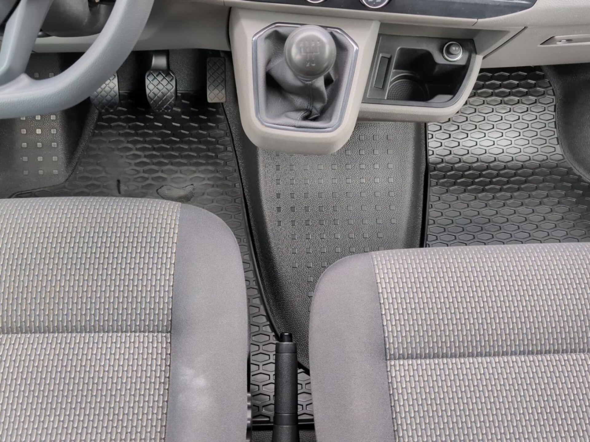 Volkswagen T6.1 Transporter Kombi langer Radstand