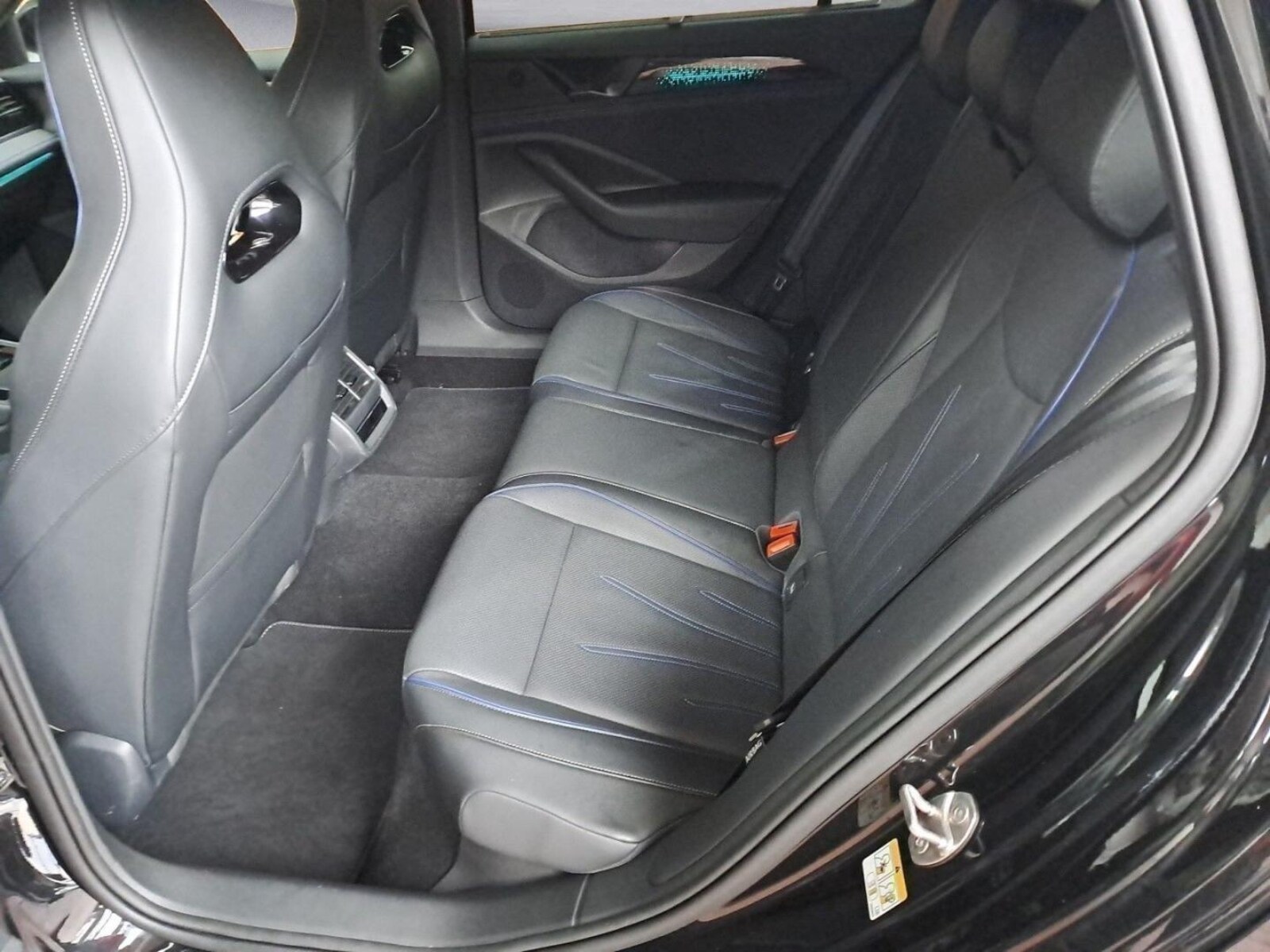 Volkswagen Passat – Bild 14