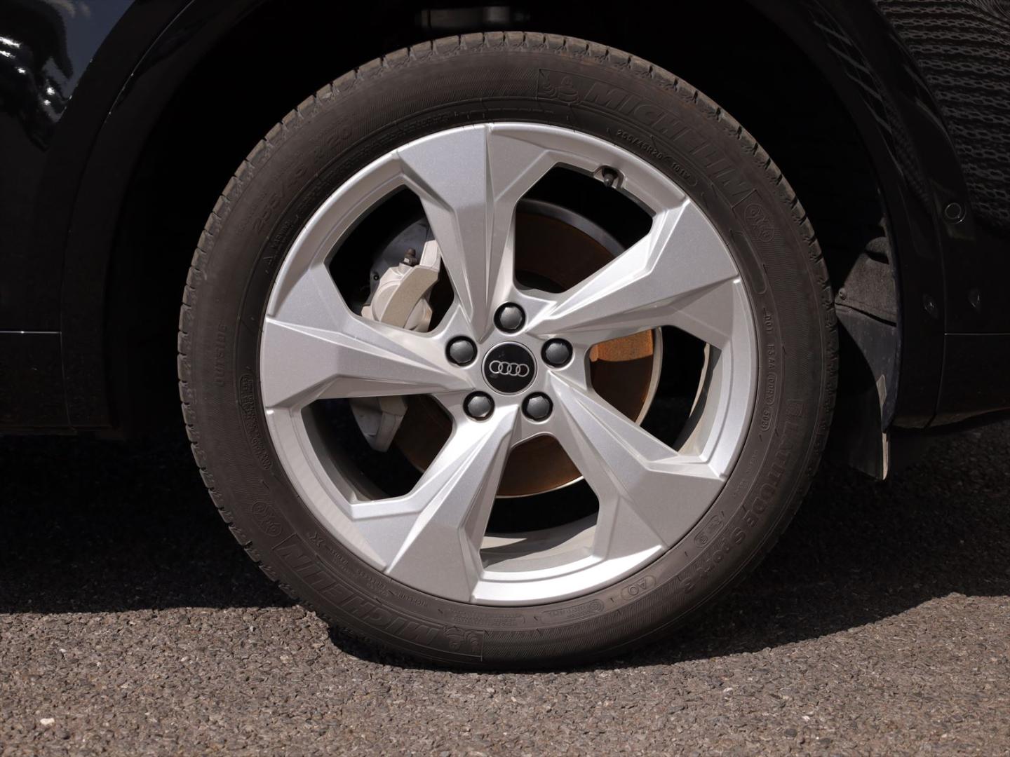 Image about Audi Q5 40 TDI quattro S line 