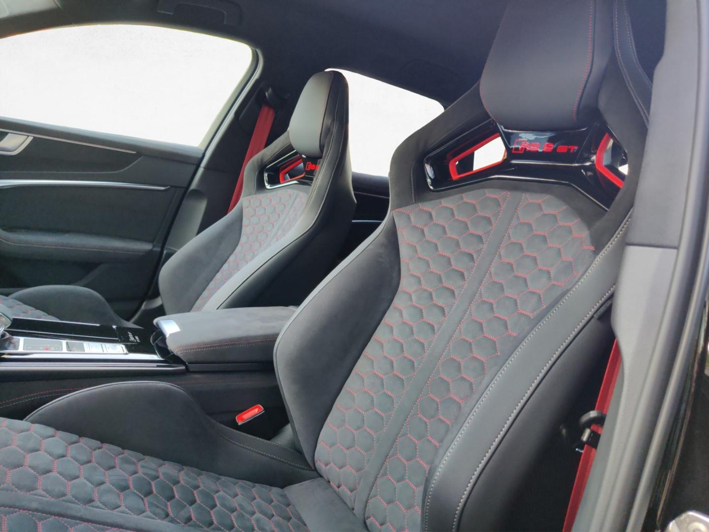 Image about Audi RS 6 Avant performance quattro tiptronic
