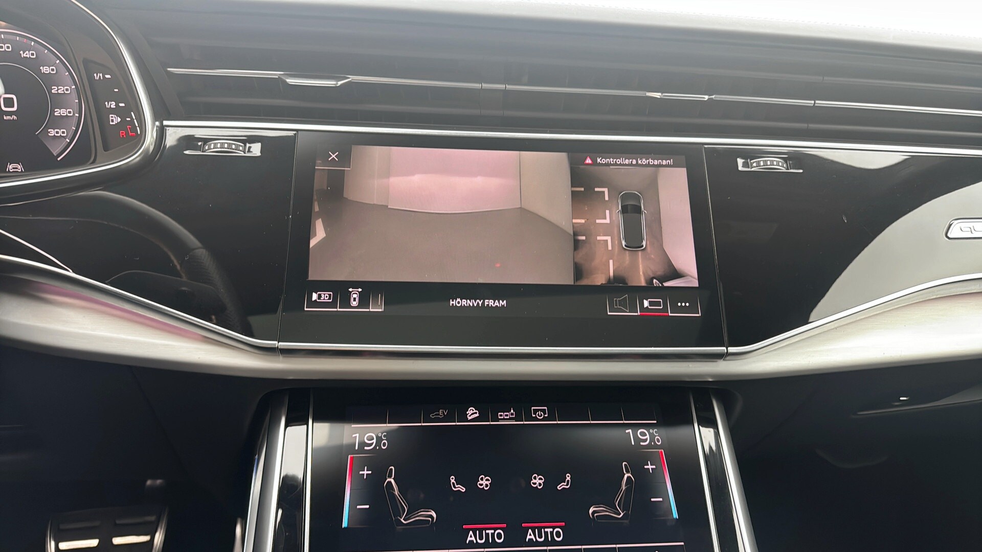 Bild som visar&nbsp;Audi Q7 TFSI e&nbsp;Q7 60 TFSI e quattro S line 456 hk tiptronic - för mer information kontakta din Audi Partner