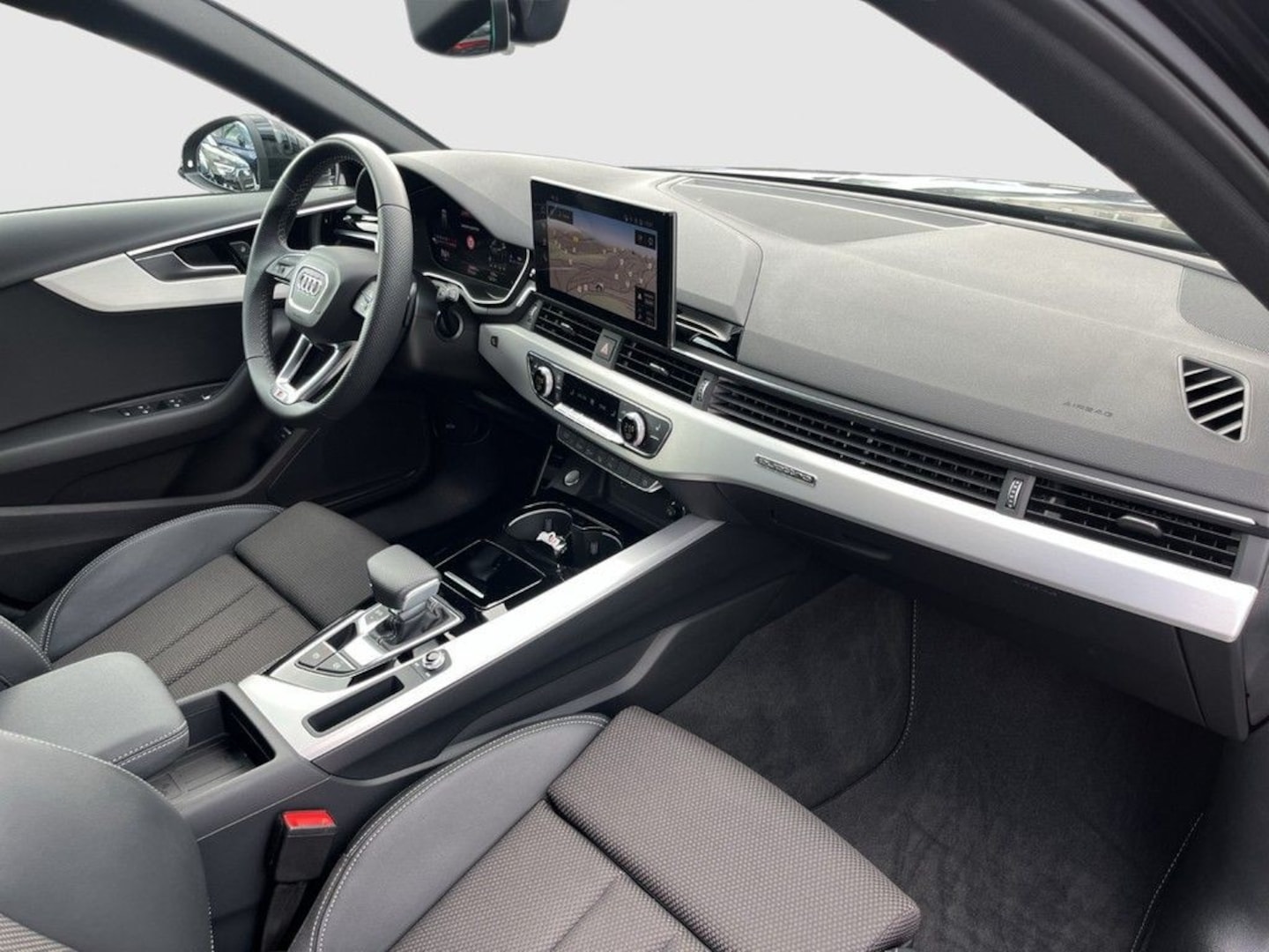 Bild über Audi A4 Avant S line 40 TFSI quattro S tronic - für weitere Informationen kontaktieren Sie den Audi Partner