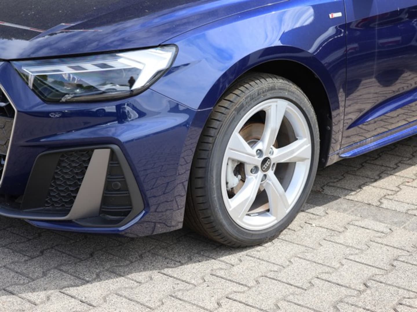 Bild über Audi A1 Sportback S line 35 TFSI S tronic - für weitere Informationen kontaktieren Sie den Audi Partner