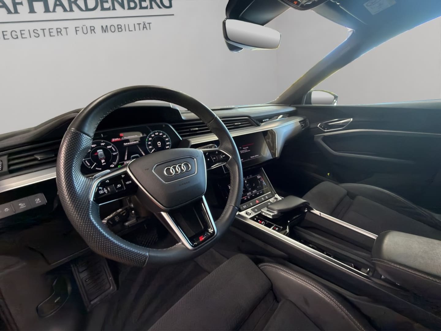 Bild über Audi e-tron S line 55 quattro - für weitere Informationen kontaktieren Sie den Audi Partner