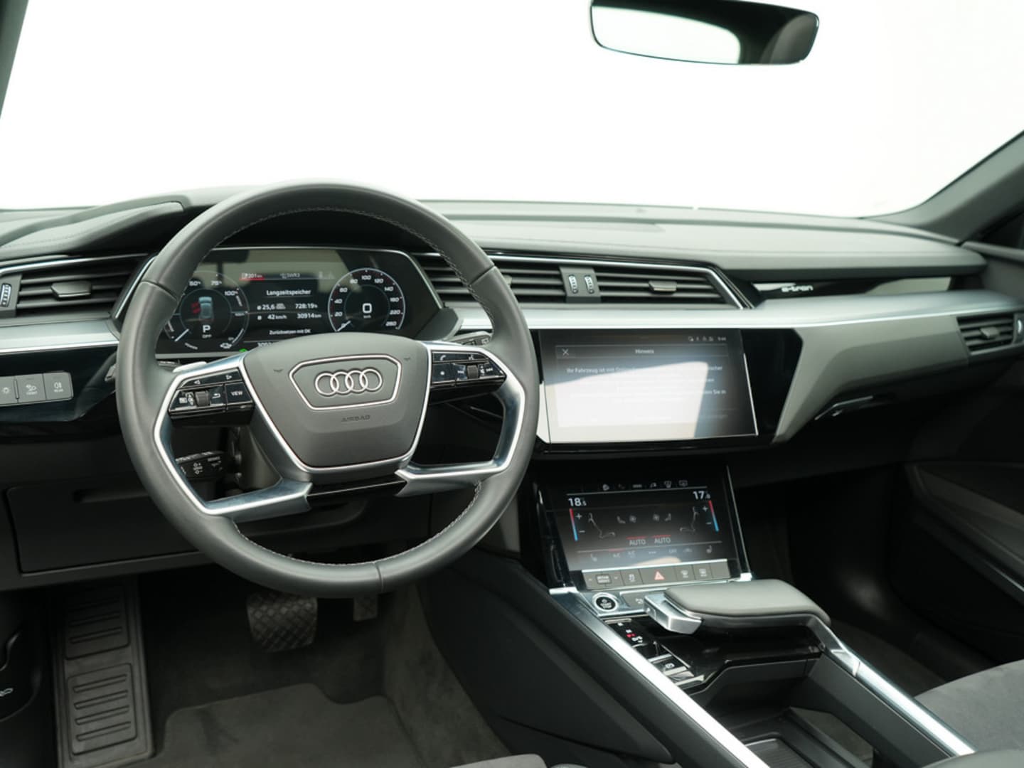 Bild über Audi Q8 e-tron S line 50 e-tron quattro - für weitere Informationen kontaktieren Sie den Audi Partner