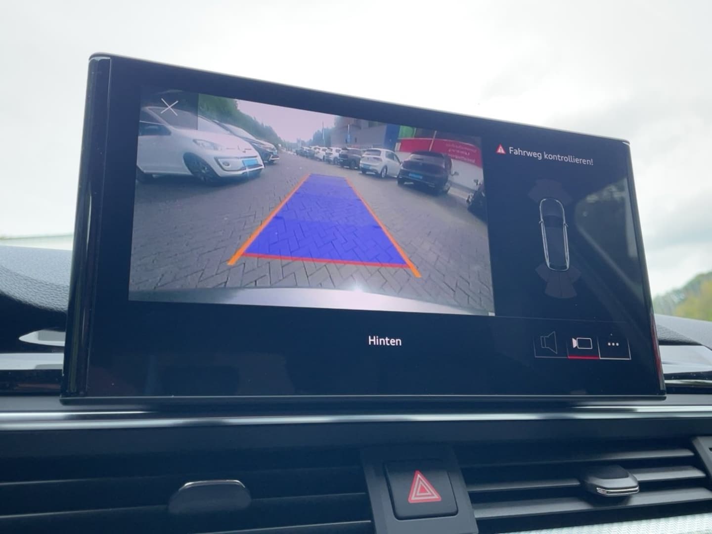 Bild über Audi RS 4 Avant TFSI quattro tiptronic - für weitere Informationen kontaktieren Sie den Audi Partner