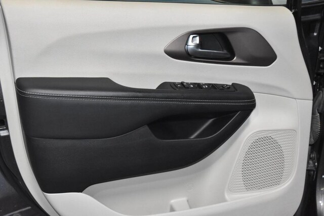 2023 Chrysler Voyager