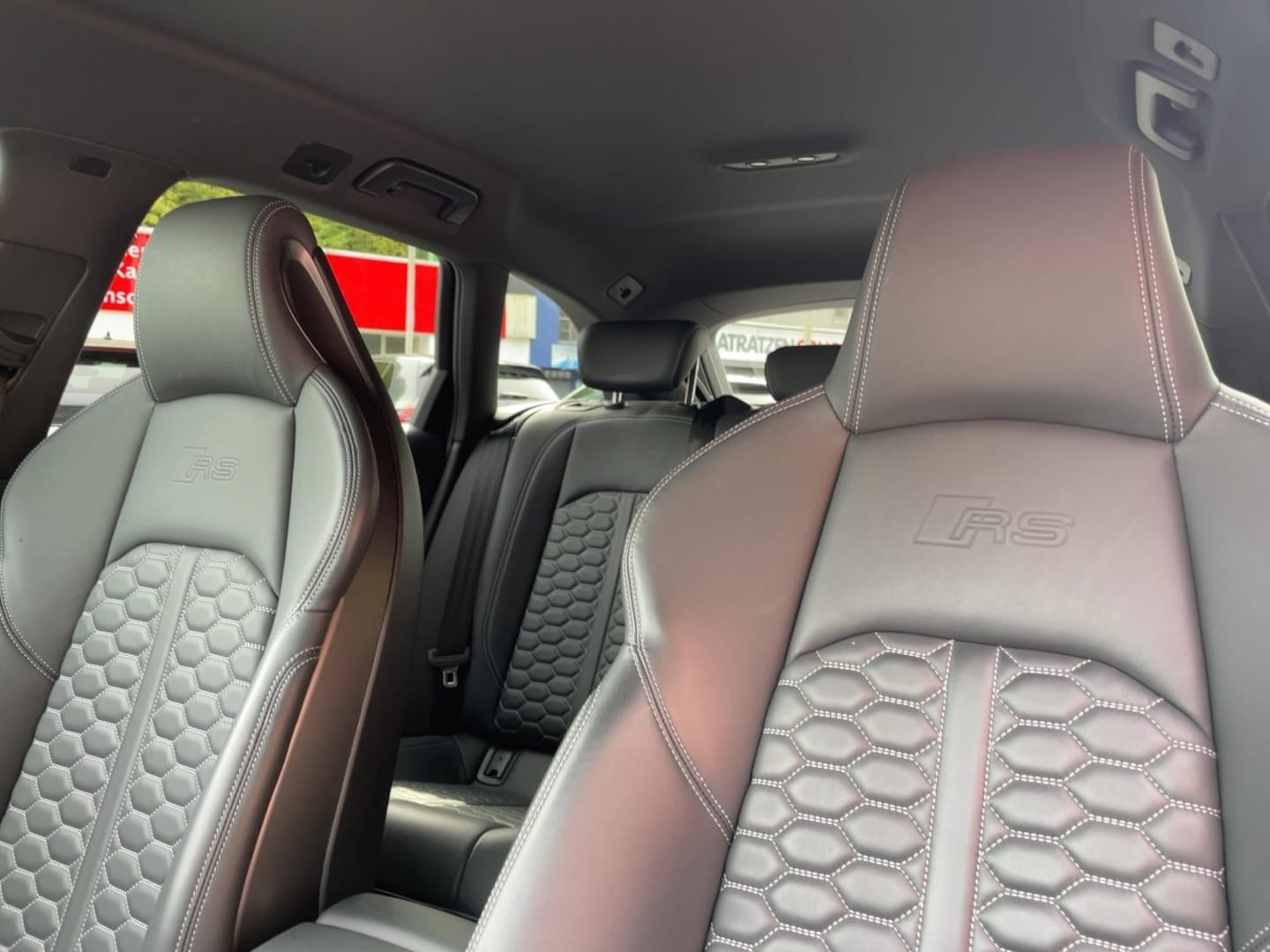 Bild über Audi RS 4 Avant TFSI quattro tiptronic - für weitere Informationen kontaktieren Sie den Audi Partner