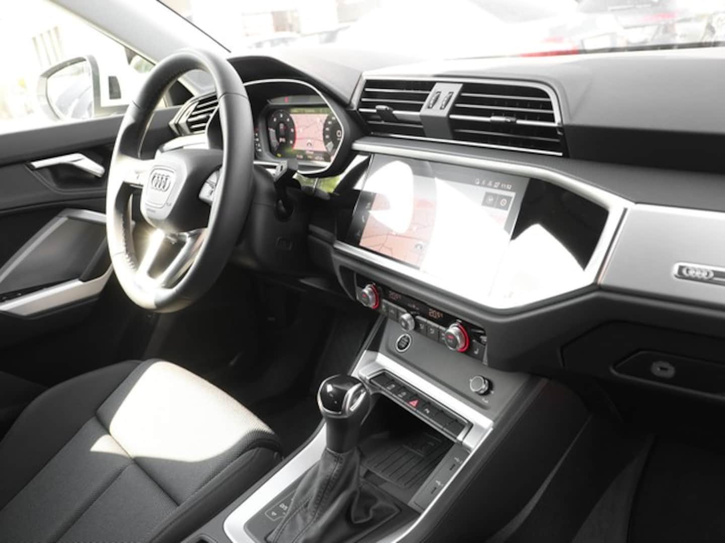 Bild über Audi Q3 TDI 110 kW S tronic - für weitere Informationen kontaktieren Sie den Audi Partner