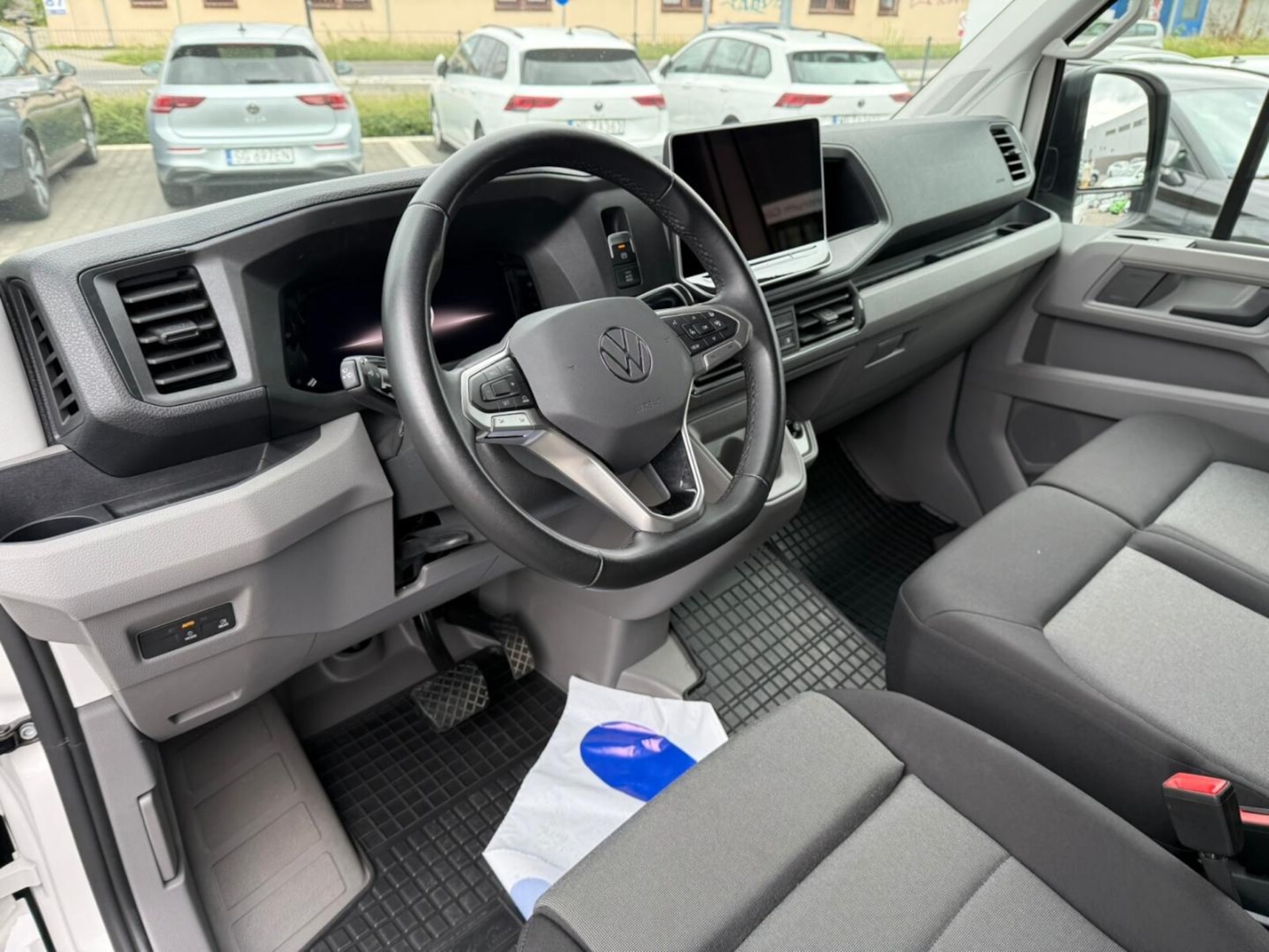 Volkswagen Crafter Furgon średni rozstaw osi