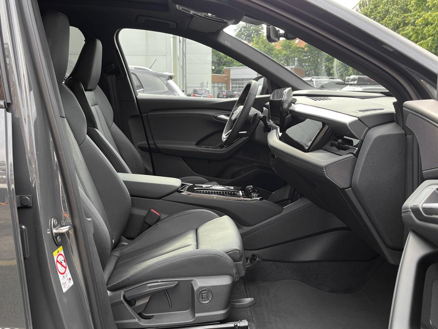 Bild über Audi Q6 SUV e-tron e-tron performance 225 kW - für weitere Informationen kontaktieren Sie den Audi Partner