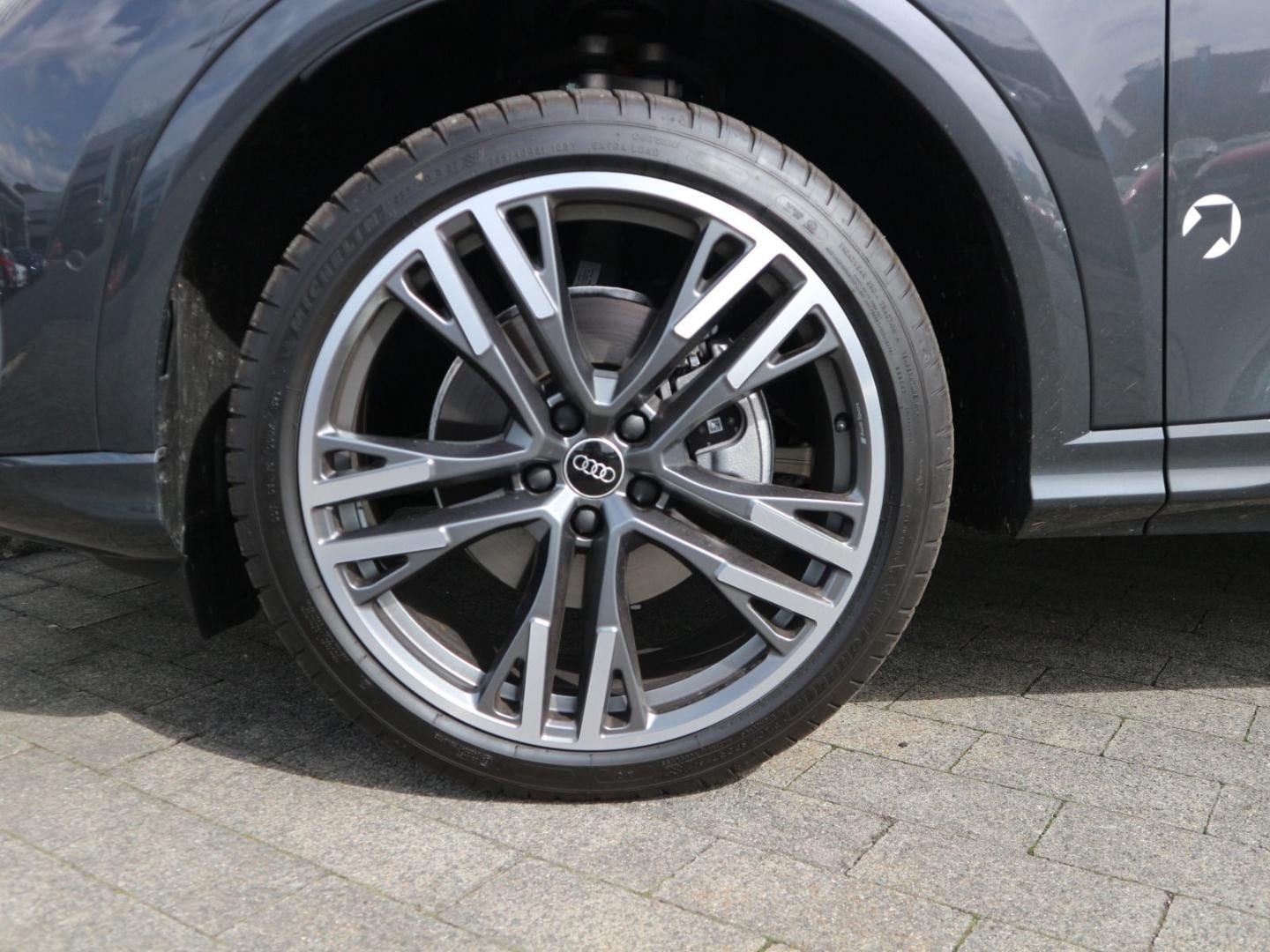 Bild über Audi Q5 SUV TDI quattro 150 kW S tronic - für weitere Informationen kontaktieren Sie den Audi Partner