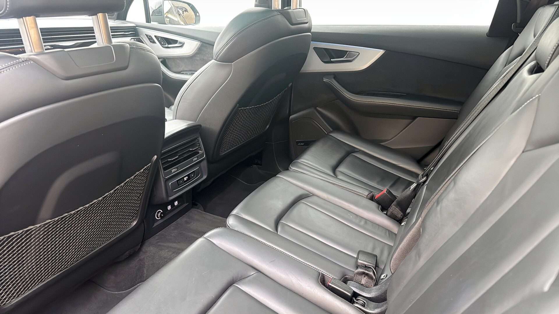 Bild som visar&nbsp;Audi Q7 TFSI e&nbsp;Q7 60 TFSI e quattro S line 456 hk tiptronic - för mer information kontakta din Audi Partner