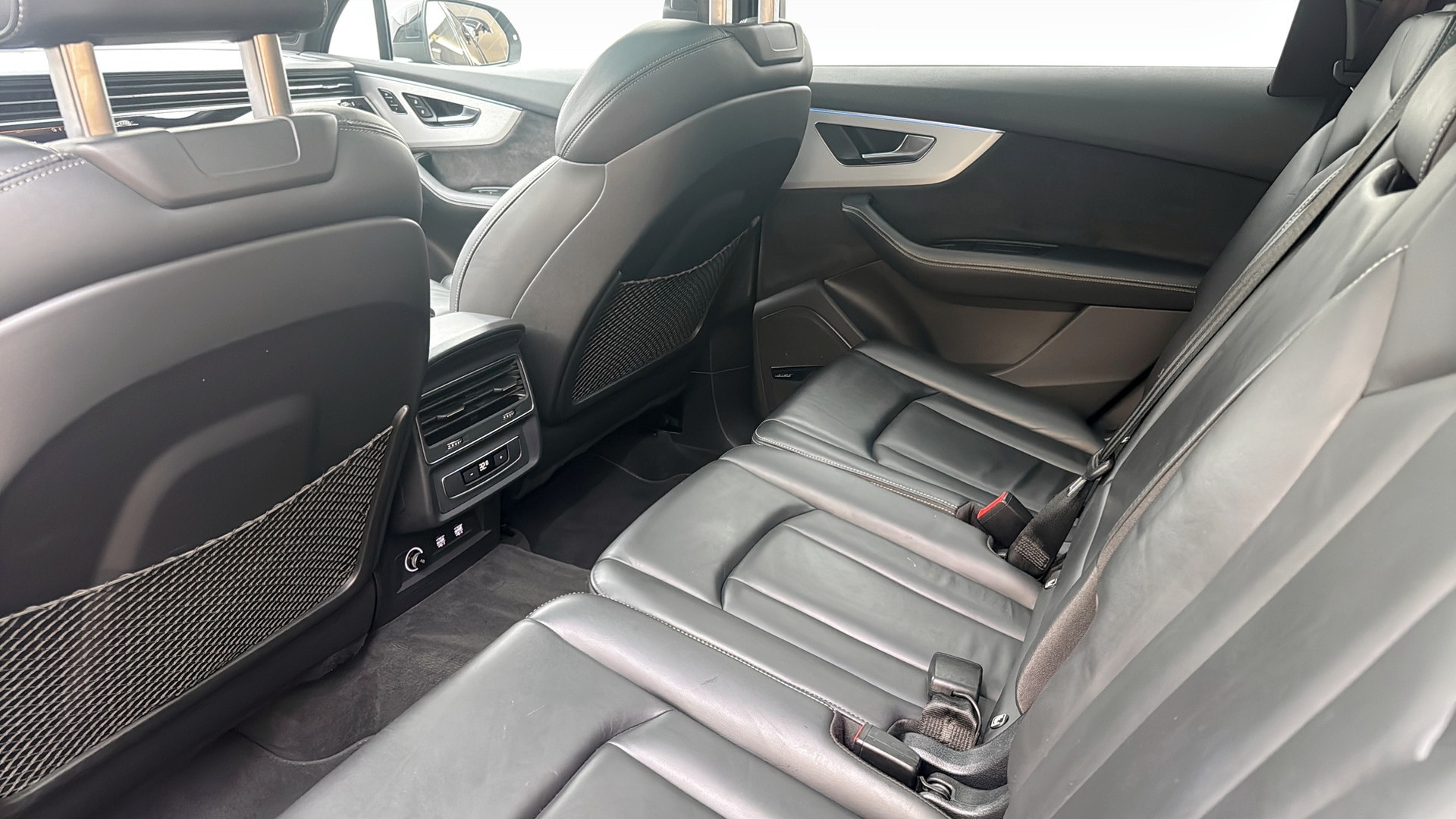 Bild som visar Audi Q7 TFSI e Q7 60 TFSI e quattro S line 456 hk tiptronic - för mer information kontakta din Audi Partner