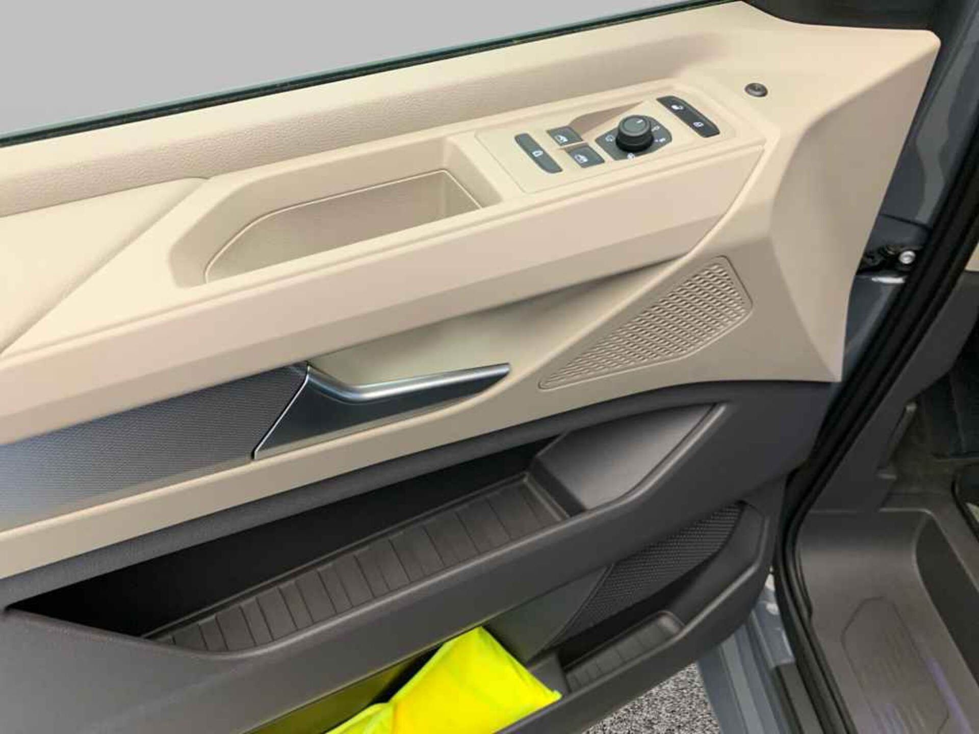 Volkswagen Multivan Langversion Basis-Modell