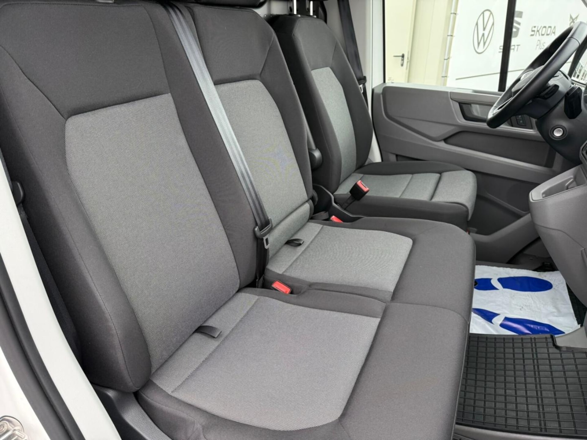 Volkswagen Crafter Furgon średni rozstaw osi