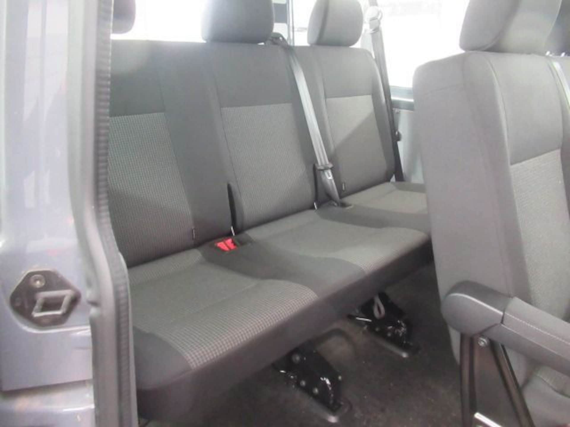 Volkswagen T6.1 Transporter Kombi langer Radstand