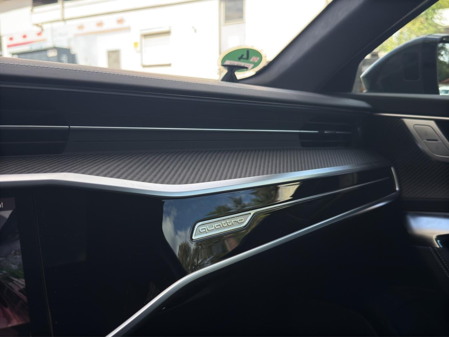 Bild über Audi RS 6 Avant TFSI quattro tiptronic - für weitere Informationen kontaktieren Sie den Audi Partner