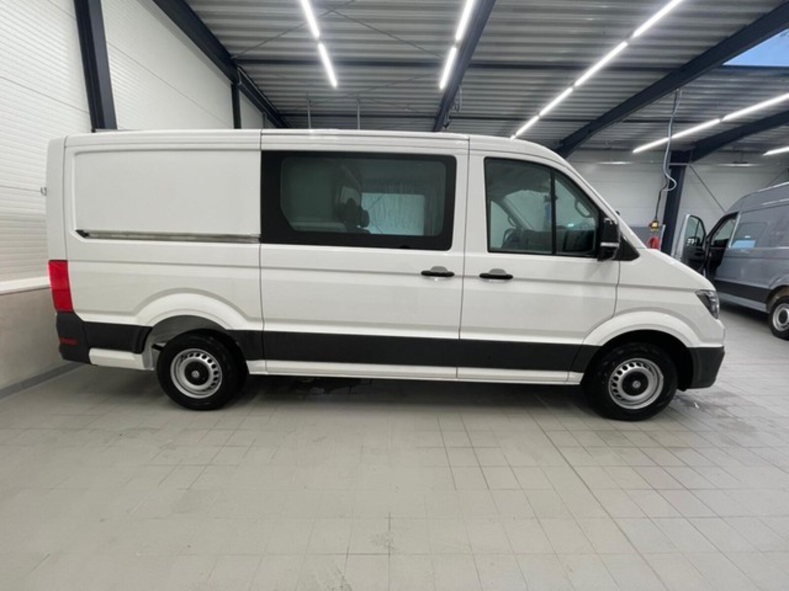 Volkswagen Crafter Kasten mittlerer Radstand – Bild 4