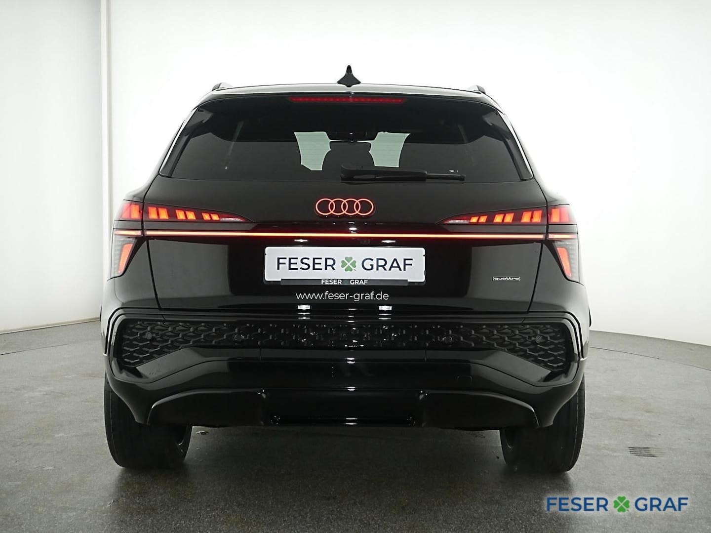 Bild über Audi Q3 SUV TFSI quattro 195 kW S tronic - für weitere Informationen kontaktieren Sie den Audi Partner
