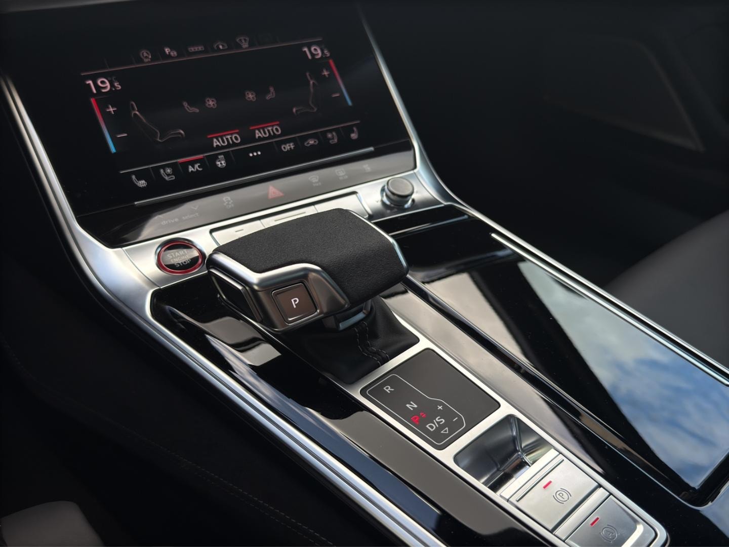 Bild über Audi RS 6 Avant TFSI quattro tiptronic - für weitere Informationen kontaktieren Sie den Audi Partner