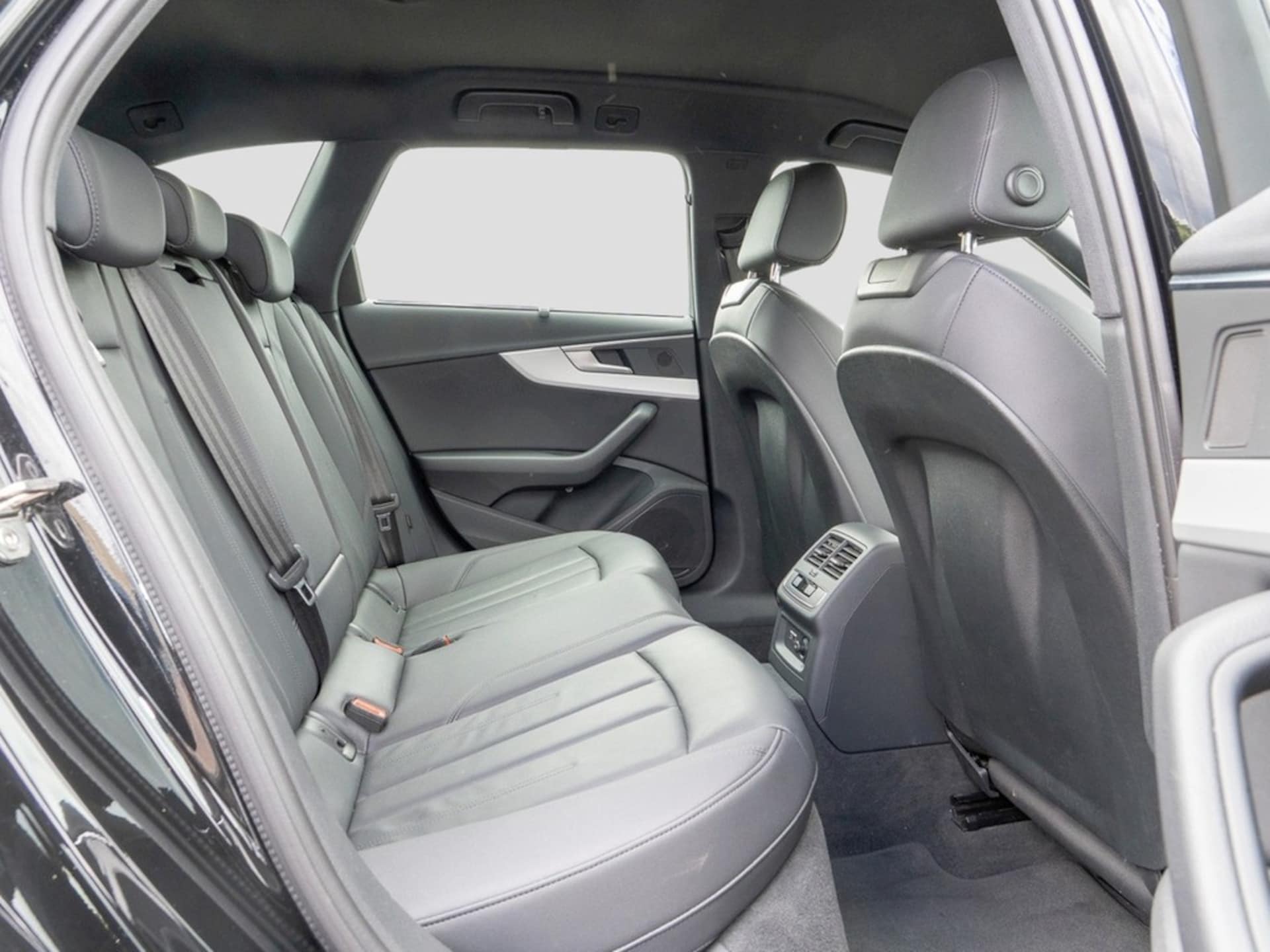 Audi A4 Avant S line