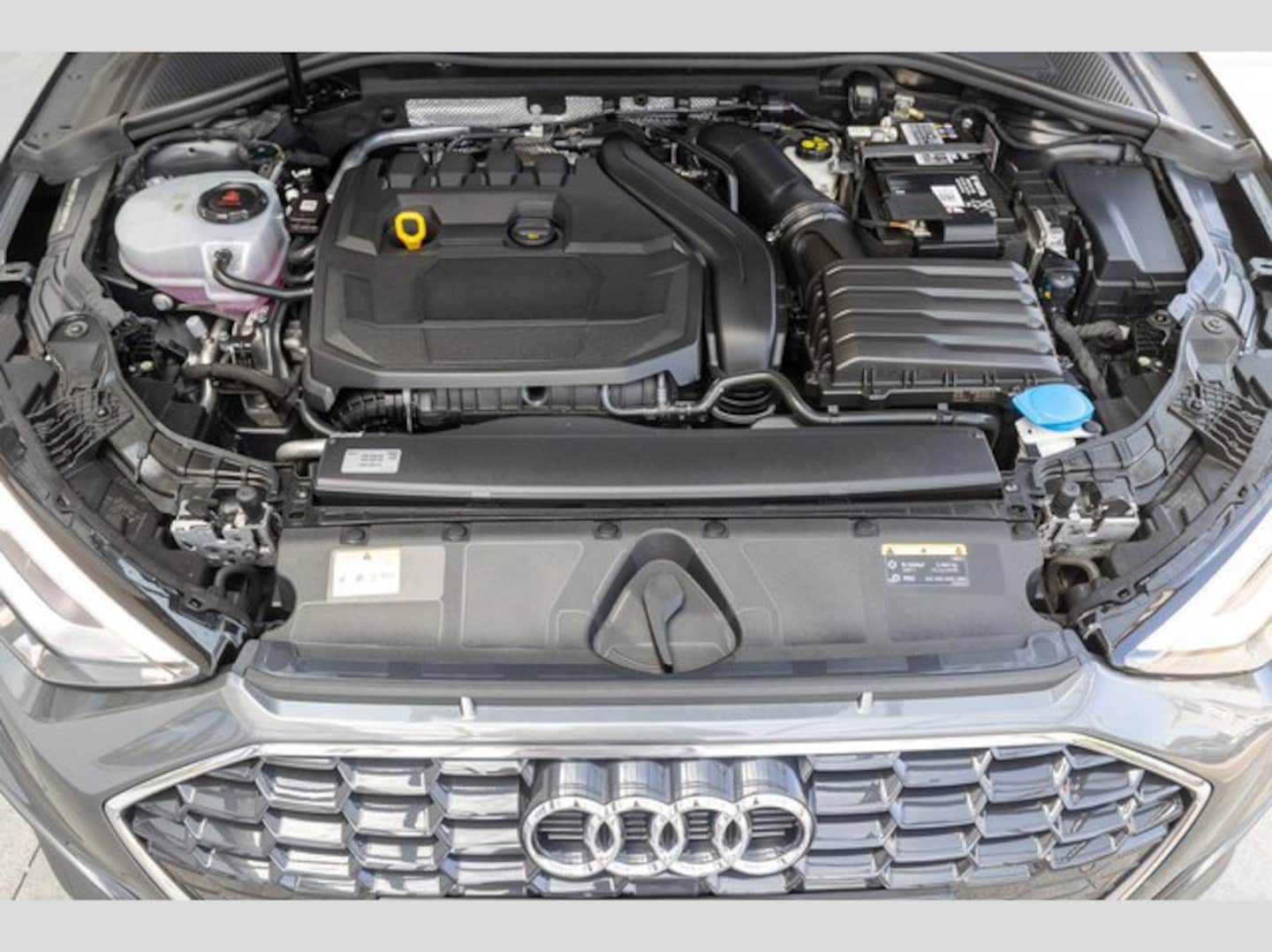 Bild über Audi A3 Limousine S line 35 TFSI S tronic - für weitere Informationen kontaktieren Sie den Audi Partner