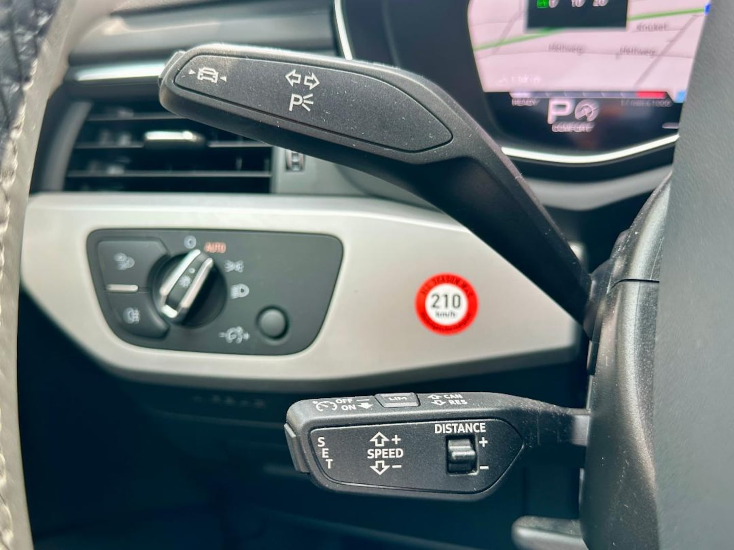 Bild über Audi A4 Avant S line 45 TFSI quattro S tronic - für weitere Informationen kontaktieren Sie den Audi Partner