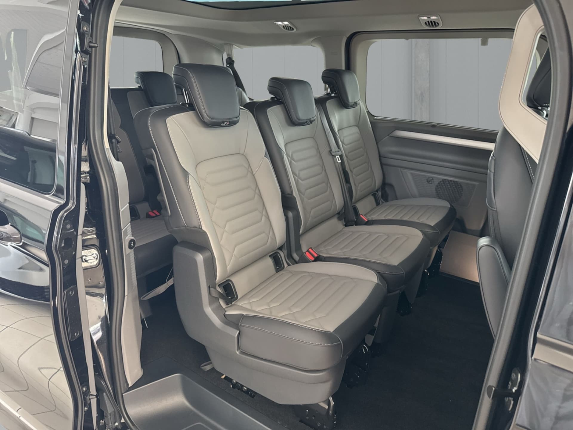 Volkswagen Caravelle Style
