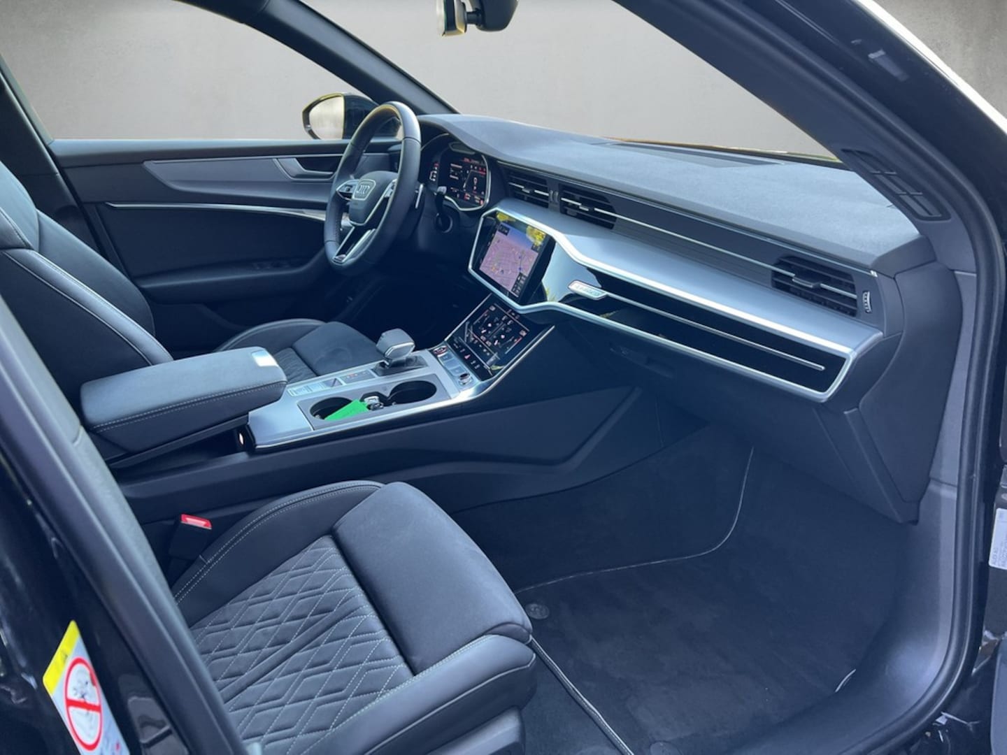 Bild über Audi S6 Avant TDI quattro tiptronic - für weitere Informationen kontaktieren Sie den Audi Partner