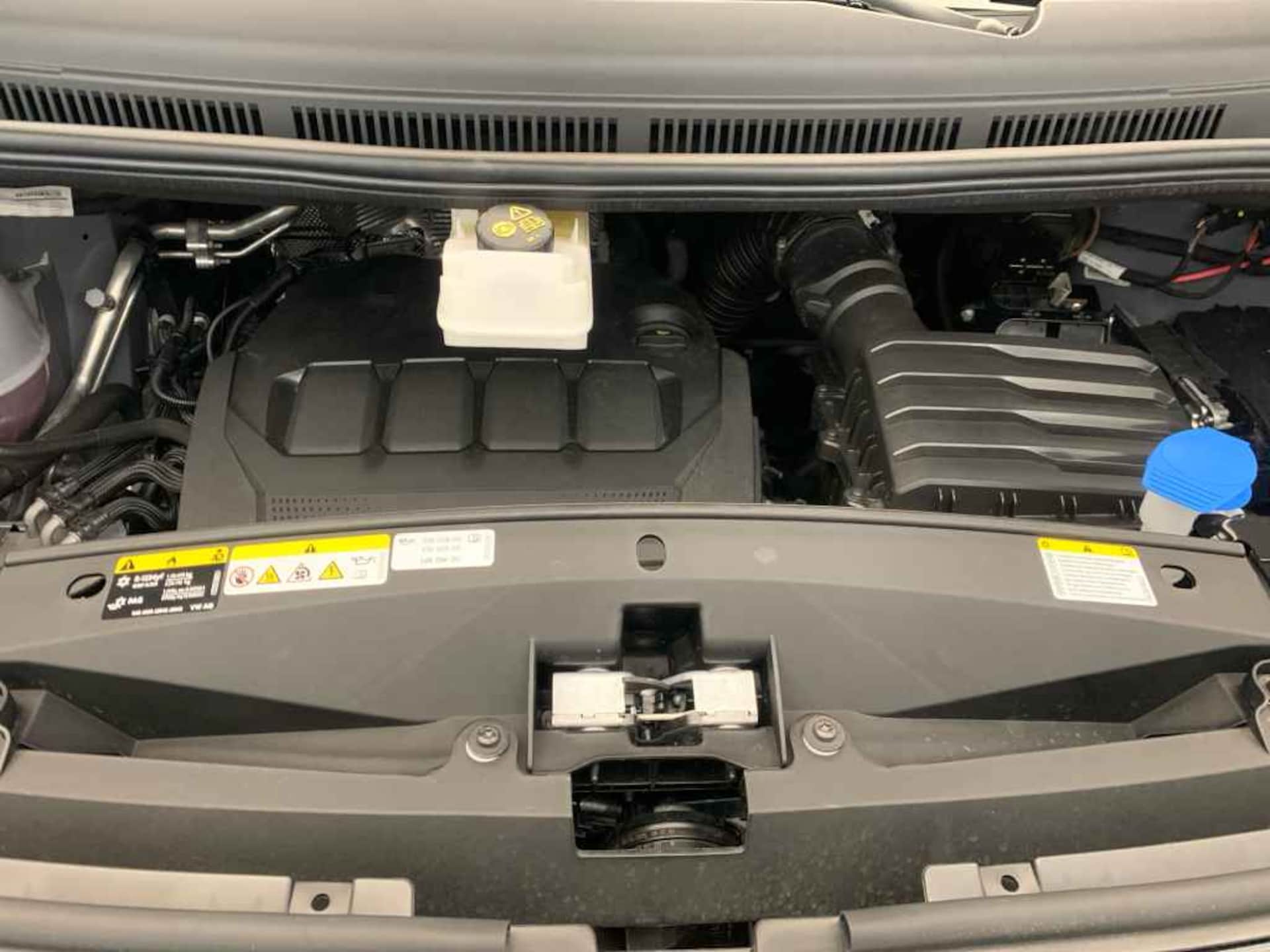 Volkswagen Multivan Langversion Basis-Modell